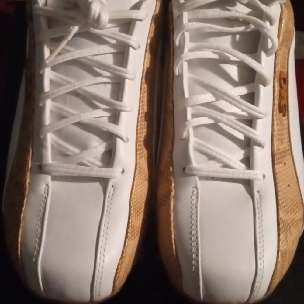 Shoes - Picture 3 of 4